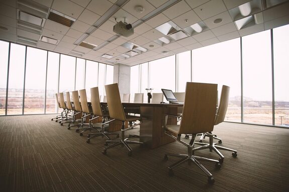 conference-room-g46c55e59a_1280.jpg